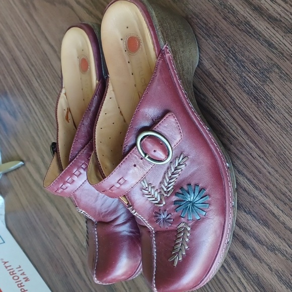 Unstructured by Clarks Burgundy Size 10 Leather Slip On Comfort Clogs UnDeniable - Picture 1 of 8